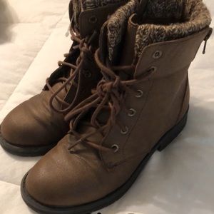 Girls lace boots size 1